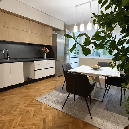 Casa Tiana Warna